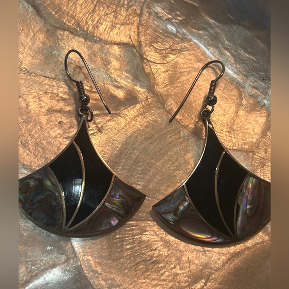 Vintage abalone and black enamel earrings - Picture 4 of 5